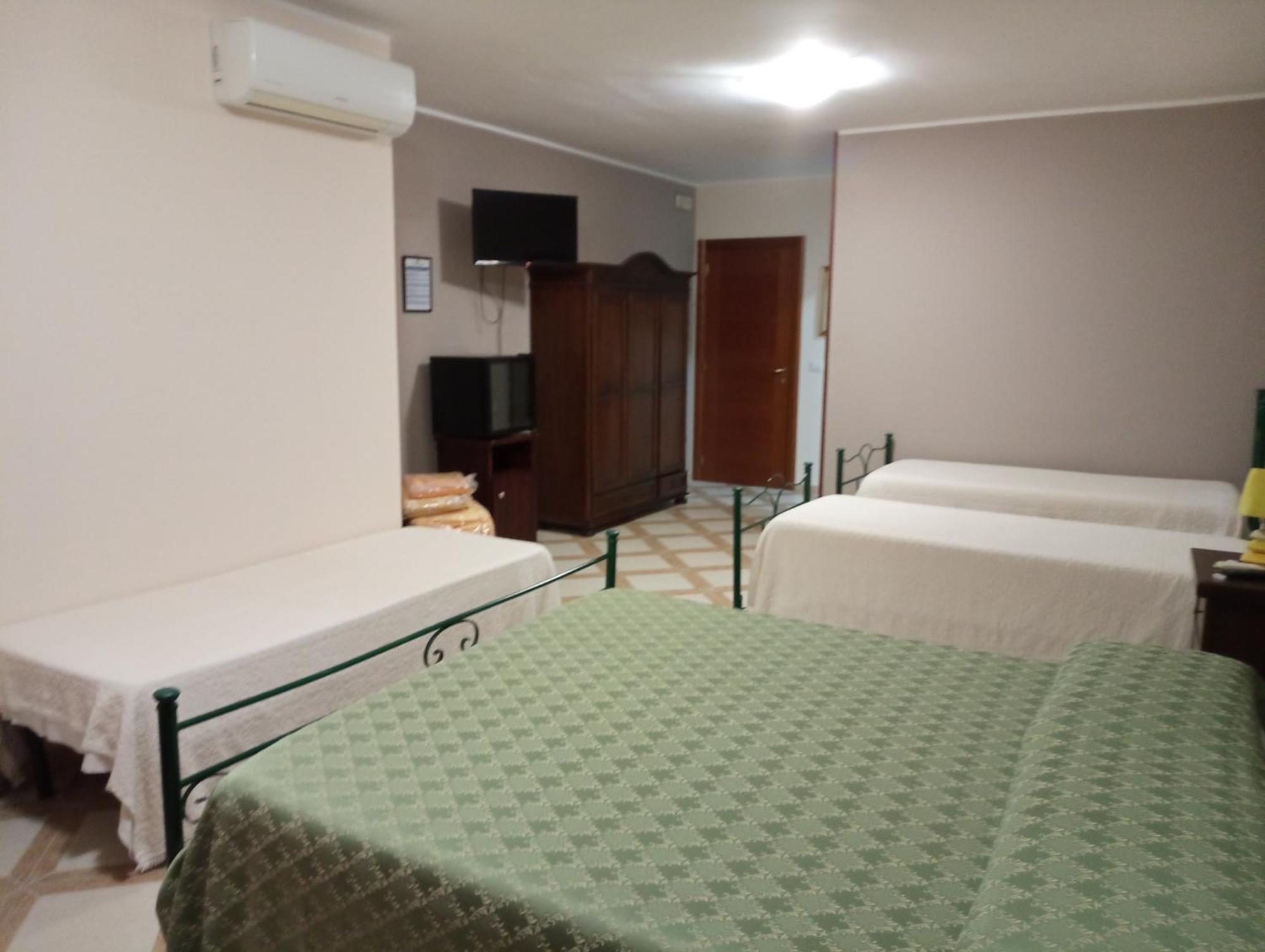 Mamma Assunta Bed & Breakfast เมเลนดูญโญ ภายนอก รูปภาพ