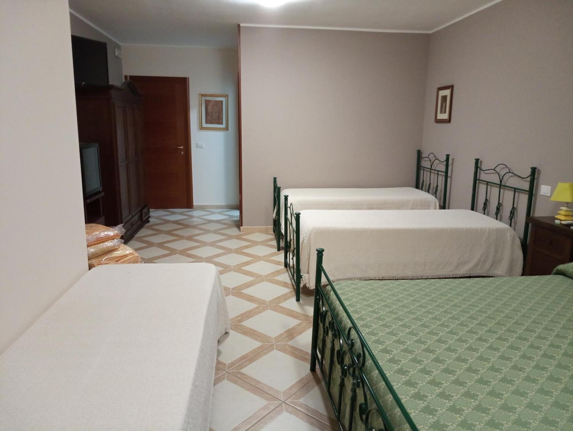 Mamma Assunta Bed & Breakfast เมเลนดูญโญ ภายนอก รูปภาพ