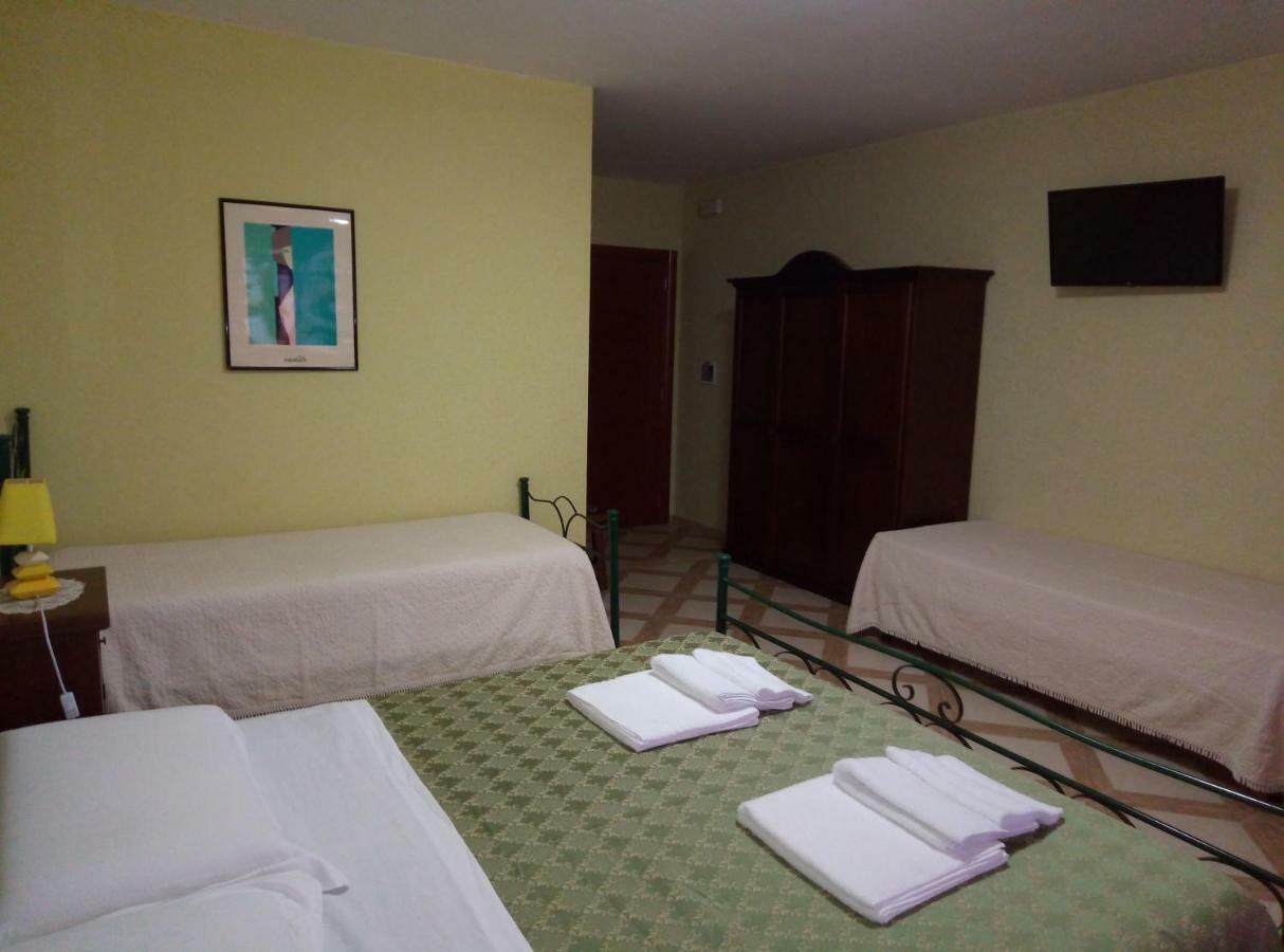 Mamma Assunta Bed & Breakfast เมเลนดูญโญ ภายนอก รูปภาพ